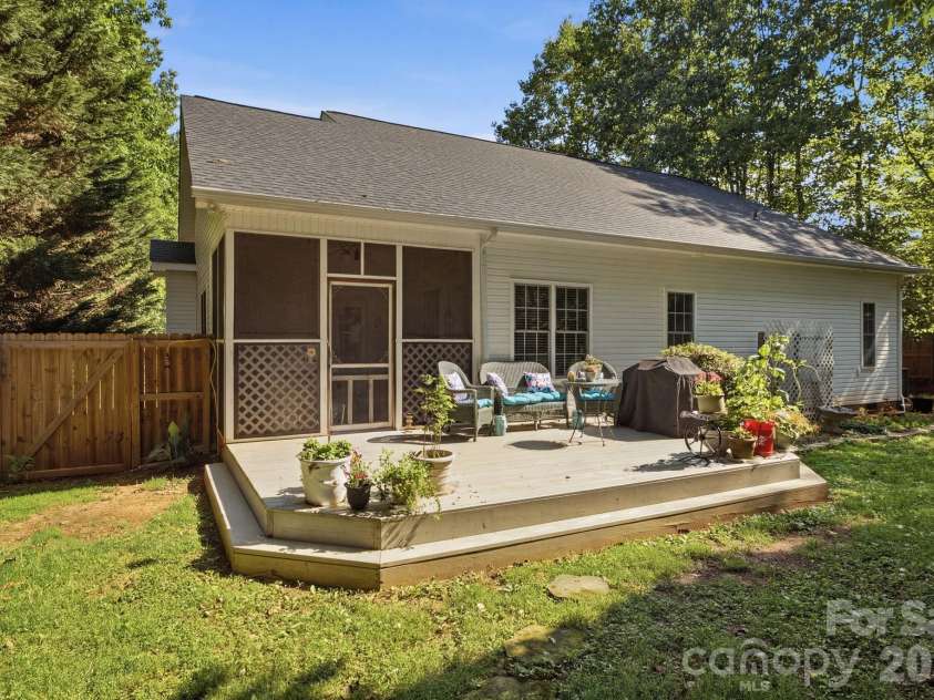 5227 Foley Drive, Hickory, NC 28602.  MLS# CAR4350532, YatesRealty ID 19327. Rear Deck