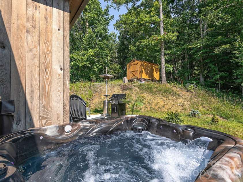 184 Sandys Home Place, Mars Hill, NC 28754.  MLS# CAR4378708, YatesRealty ID 19329. 