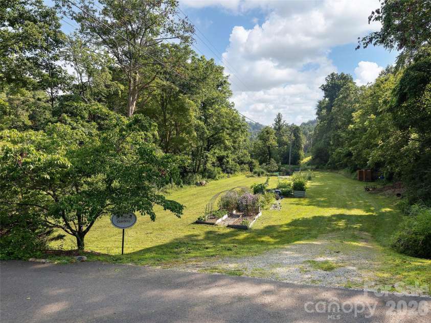 184 Sandys Home Place, Mars Hill, NC 28754.  MLS# CAR4378708, YatesRealty ID 19329. 