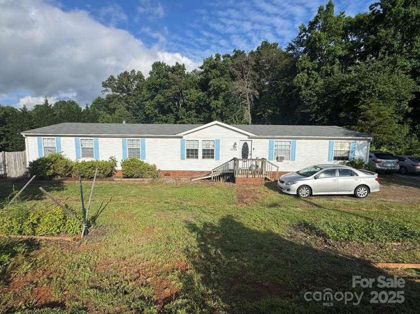 2194 Sterling Ridge Drive, Newton, NC 28658.  MLS# CAR4266467, YatesRealty ID 19329. 