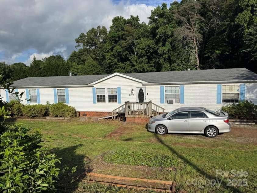 2194 Sterling Ridge Drive, Newton, NC 28658.  MLS# CAR4266467, YatesRealty ID 19329. 