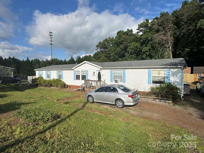 2194 Sterling Ridge Drive, Newton, NC 28658.  MLS# CAR4266467, YatesRealty ID 19329. 