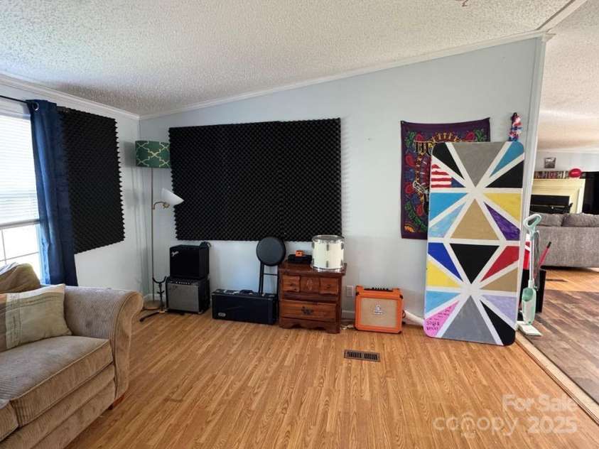 2194 Sterling Ridge Drive, Newton, NC 28658.  MLS# CAR4266467, YatesRealty ID 19329. Front living area
