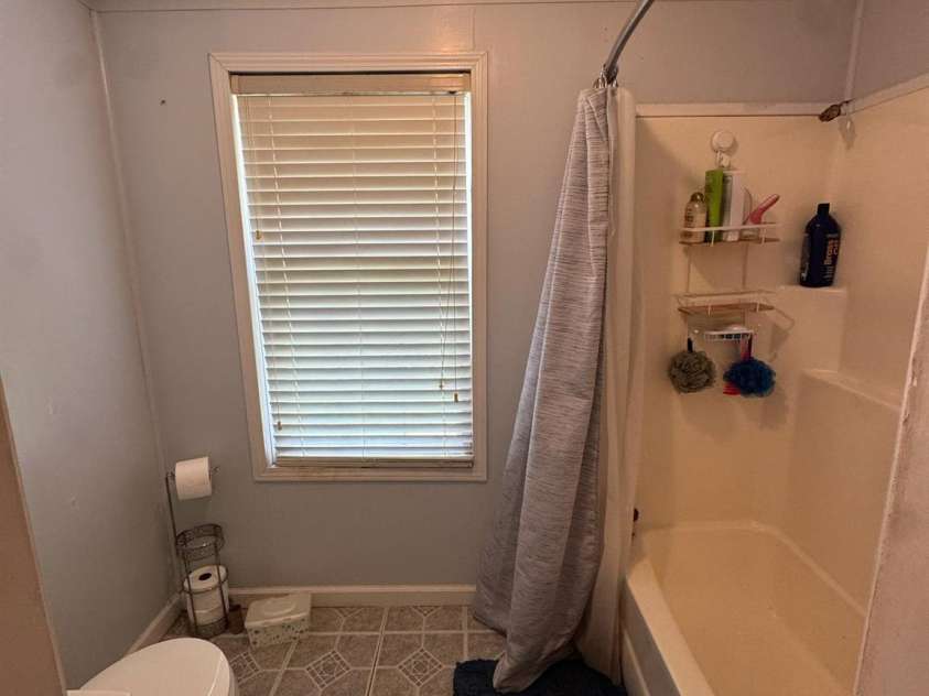 2194 Sterling Ridge Drive, Newton, NC 28658.  MLS# CAR4266467, YatesRealty ID 19329. Hallway bathroom