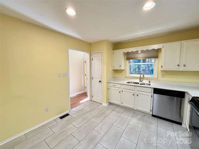 21 Loganwood Lane, Etowah, NC 28729.  MLS# CAR4318944, YatesRealty ID 1933. 