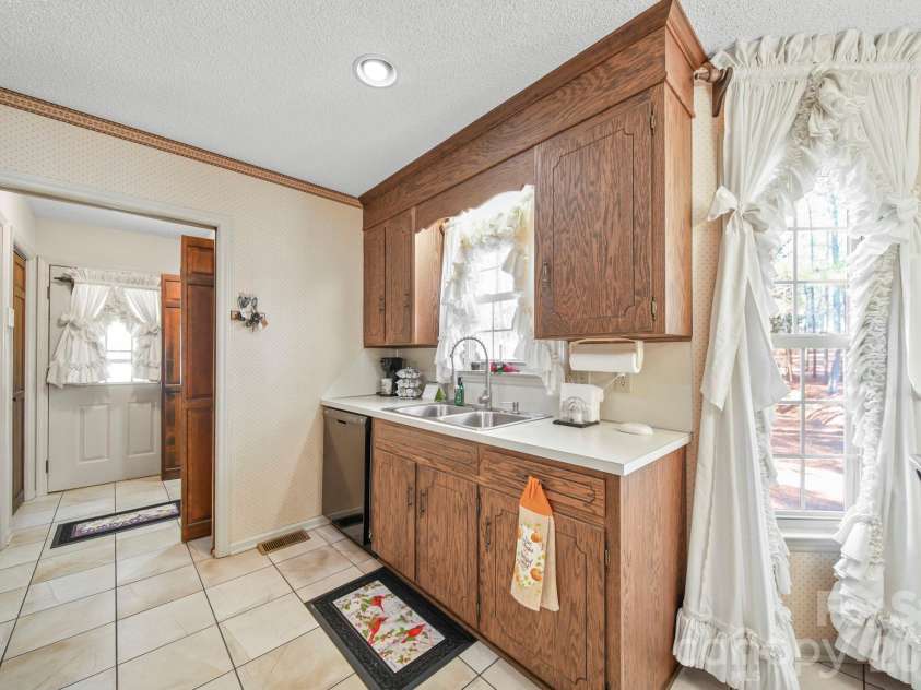219 Williamsburg Lane, Wadesboro, NC 28170.  MLS# CAR4348880, YatesRealty ID 1933. 