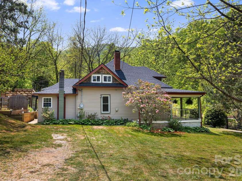 47 Saw Branch Road, Candler, NC 28715.  MLS# CAR4354306, YatesRealty ID 19330. 47 Saw Branch 