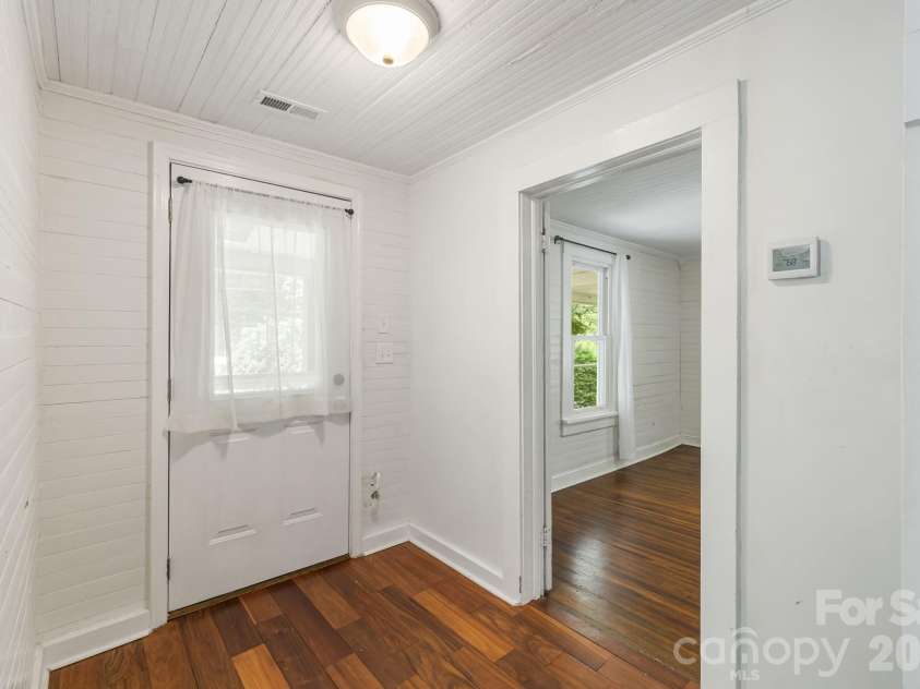 47 Saw Branch Road, Candler, NC 28715.  MLS# CAR4354306, YatesRealty ID 19330. Entryway 