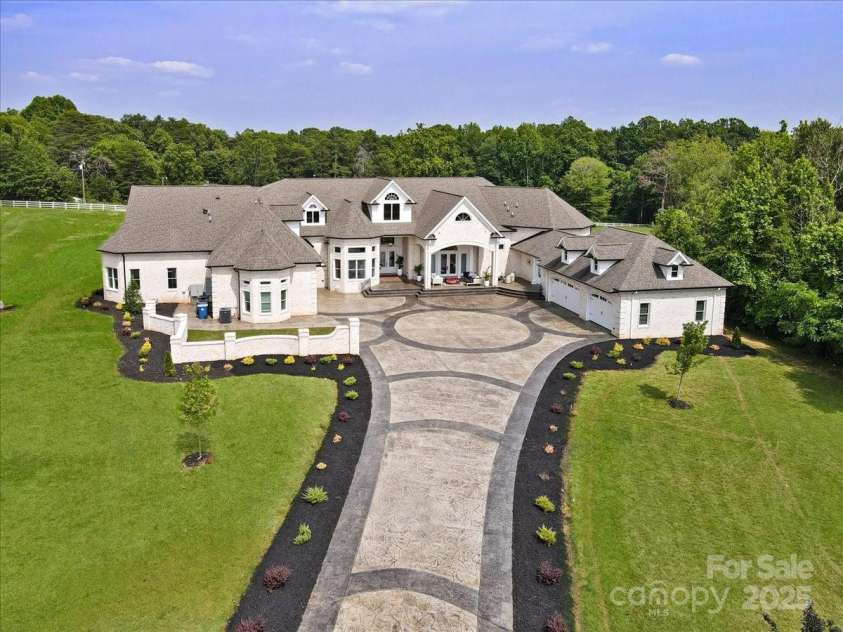 7068 Denison Road, Summerfield, NC 27358.  MLS# CAR4269768, YatesRealty ID 19330. 