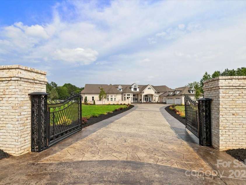 7068 Denison Road, Summerfield, NC 27358.  MLS# CAR4269768, YatesRealty ID 19330. 