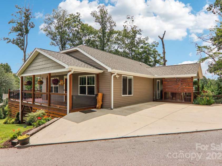 135 Ivey Farms Road, Candler, NC 28715.  MLS# CAR4269944, YatesRealty ID 19331. 