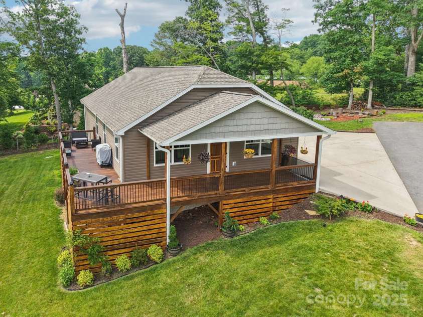 135 Ivey Farms Road, Candler, NC 28715.  MLS# CAR4269944, YatesRealty ID 19331. 