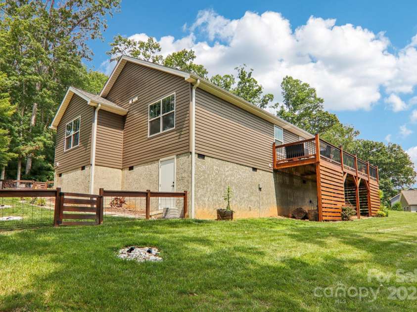 135 Ivey Farms Road, Candler, NC 28715.  MLS# CAR4269944, YatesRealty ID 19331. 