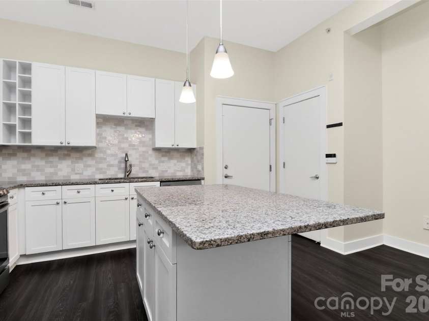 716 Davidson Street, Charlotte, NC 28202.  MLS# CAR4374627, YatesRealty ID 19331. 