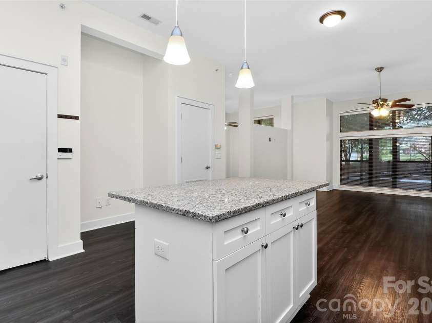 716 Davidson Street, Charlotte, NC 28202.  MLS# CAR4374627, YatesRealty ID 19331. 