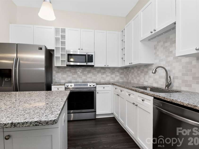 716 Davidson Street, Charlotte, NC 28202.  MLS# CAR4374627, YatesRealty ID 19331. 