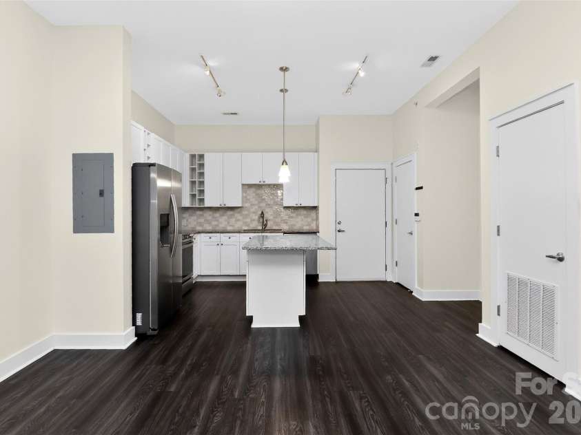 716 Davidson Street, Charlotte, NC 28202.  MLS# CAR4374627, YatesRealty ID 19331. 