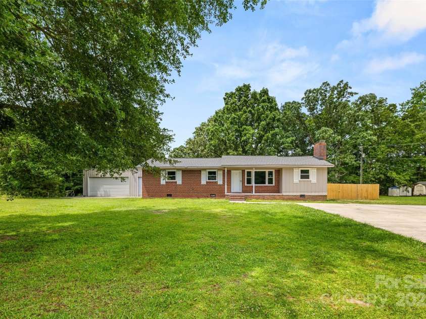 2476 Cane Mill Road, Lancaster, SC 29720.  MLS# CAR4270126, YatesRealty ID 19332. 