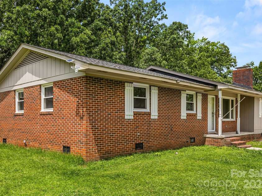 2476 Cane Mill Road, Lancaster, SC 29720.  MLS# CAR4270126, YatesRealty ID 19332. 