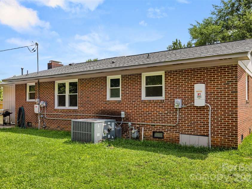 2476 Cane Mill Road, Lancaster, SC 29720.  MLS# CAR4270126, YatesRealty ID 19332. 