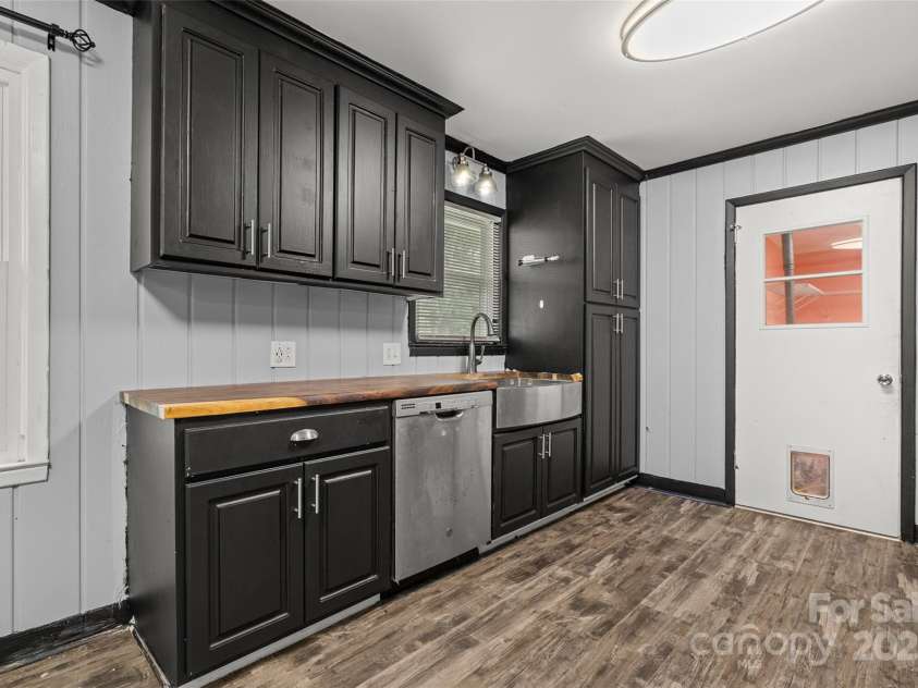 2476 Cane Mill Road, Lancaster, SC 29720.  MLS# CAR4270126, YatesRealty ID 19332. Kitchen