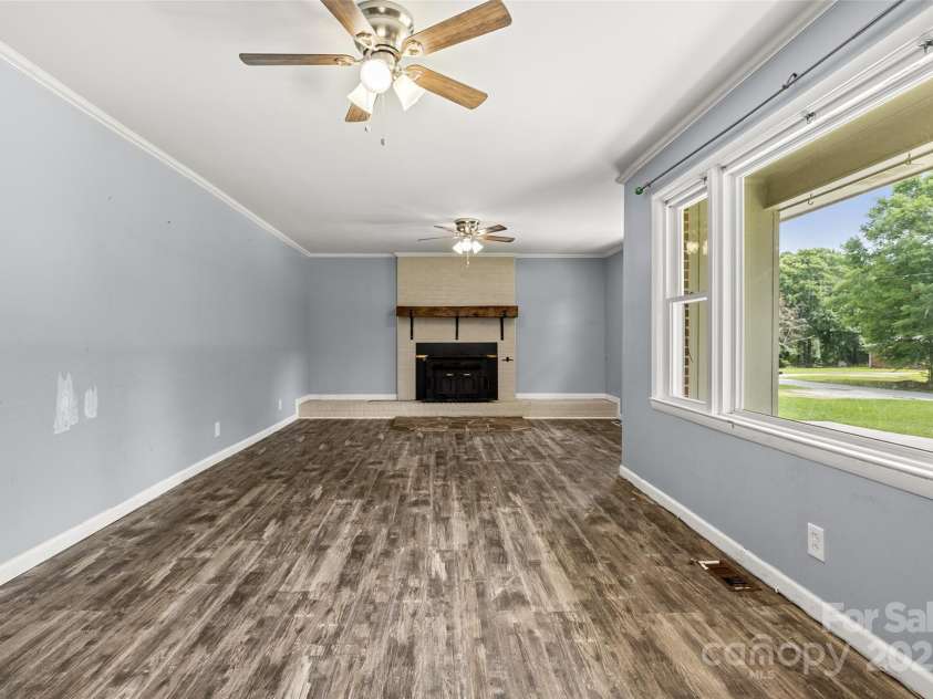 2476 Cane Mill Road, Lancaster, SC 29720.  MLS# CAR4270126, YatesRealty ID 19332. Large living room space