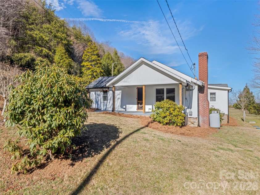 9 Whitted Road, Canton, NC 28716.  MLS# CAR4347147, YatesRealty ID 19332. 
