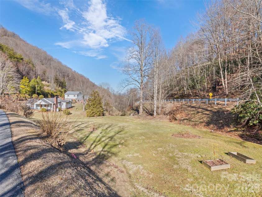 9 Whitted Road, Canton, NC 28716.  MLS# CAR4347147, YatesRealty ID 19332. 