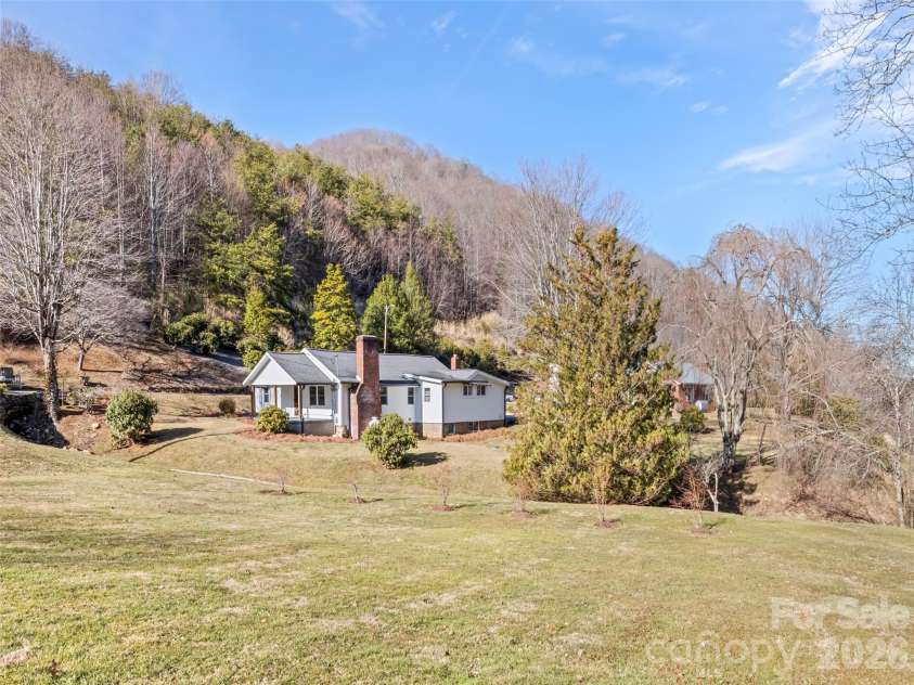 9 Whitted Road, Canton, NC 28716.  MLS# CAR4347147, YatesRealty ID 19332. 