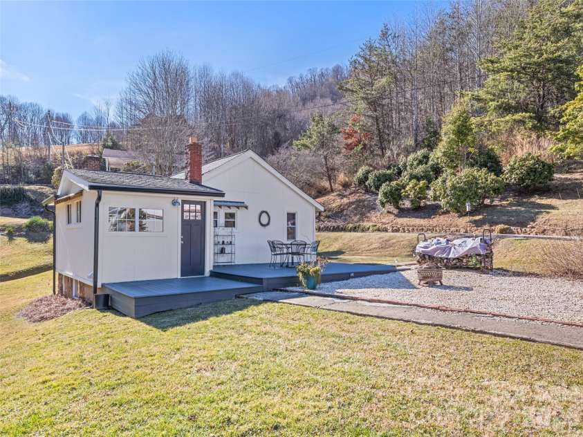 9 Whitted Road, Canton, NC 28716.  MLS# CAR4347147, YatesRealty ID 19332. 
