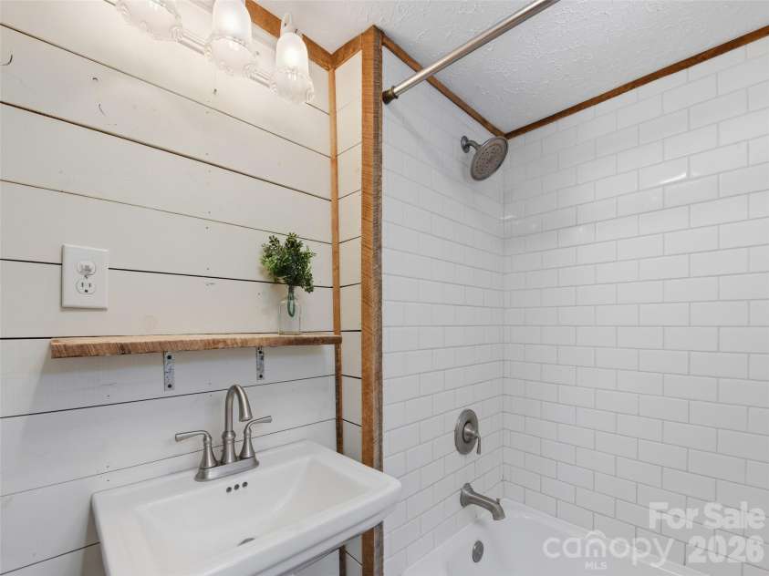 9 Whitted Road, Canton, NC 28716.  MLS# CAR4347147, YatesRealty ID 19332. 