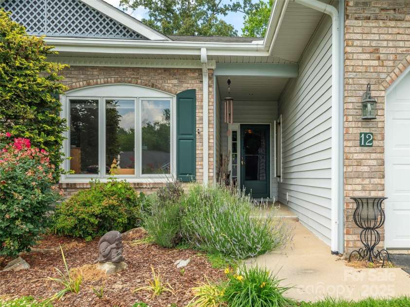 12 Country Meadows Lane, Hendersonville, NC 28792.  MLS# CAR4269097, YatesRealty ID 19333. 