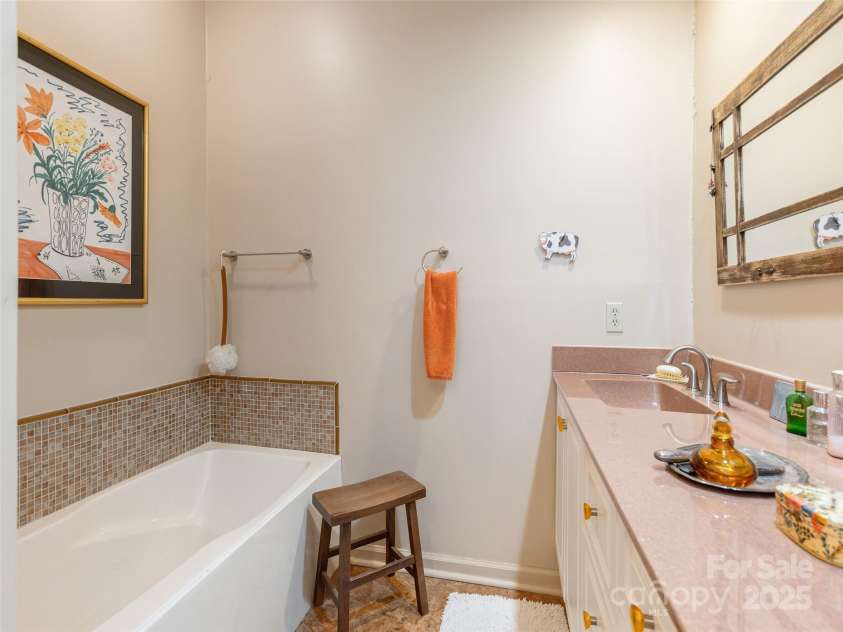 12 Country Meadows Lane, Hendersonville, NC 28792.  MLS# CAR4269097, YatesRealty ID 19333. 