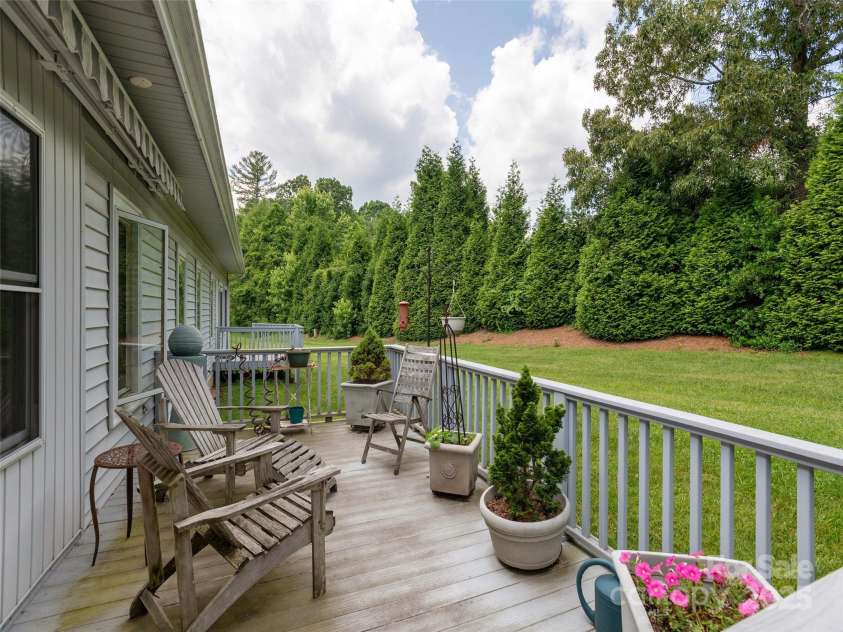 12 Country Meadows Lane, Hendersonville, NC 28792.  MLS# CAR4269097, YatesRealty ID 19333. 