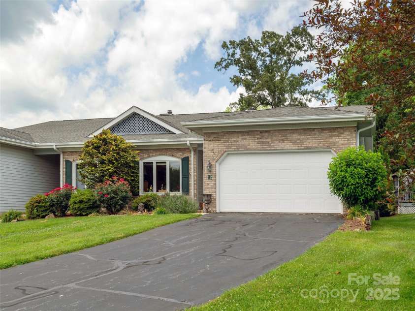 12 Country Meadows Lane, Hendersonville, NC 28792.  MLS# CAR4269097, YatesRealty ID 19333. 