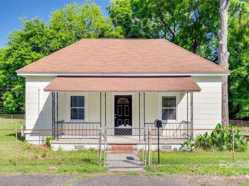 514 Jones Street, Chester, SC 29706.  MLS# CAR4281573, YatesRealty ID 19334. 