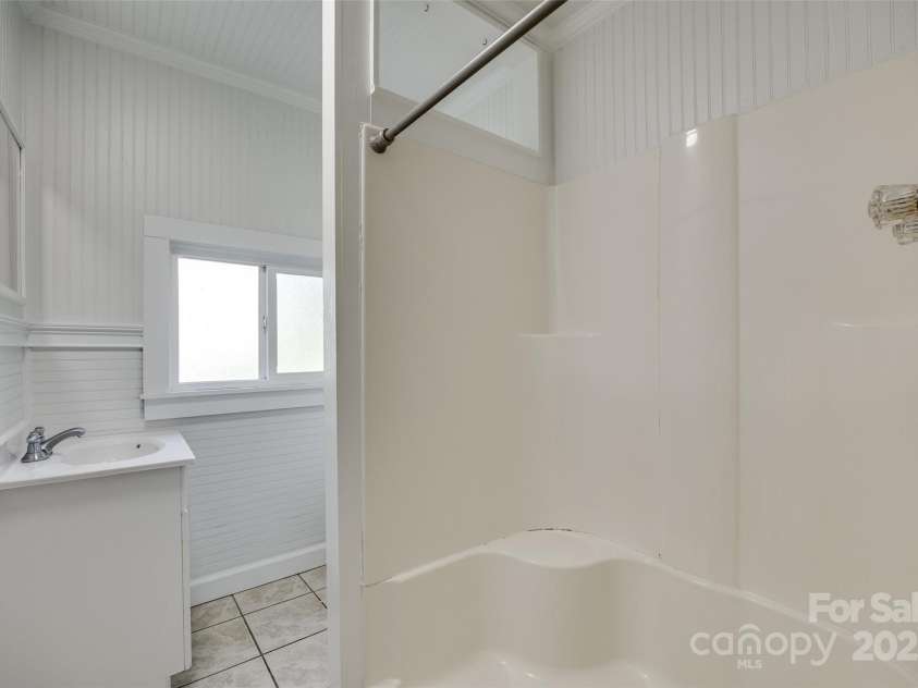 514 Jones Street, Chester, SC 29706.  MLS# CAR4281573, YatesRealty ID 19334. 