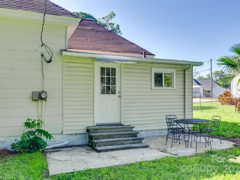 514 Jones Street, Chester, SC 29706.  MLS# CAR4281573, YatesRealty ID 19334. 