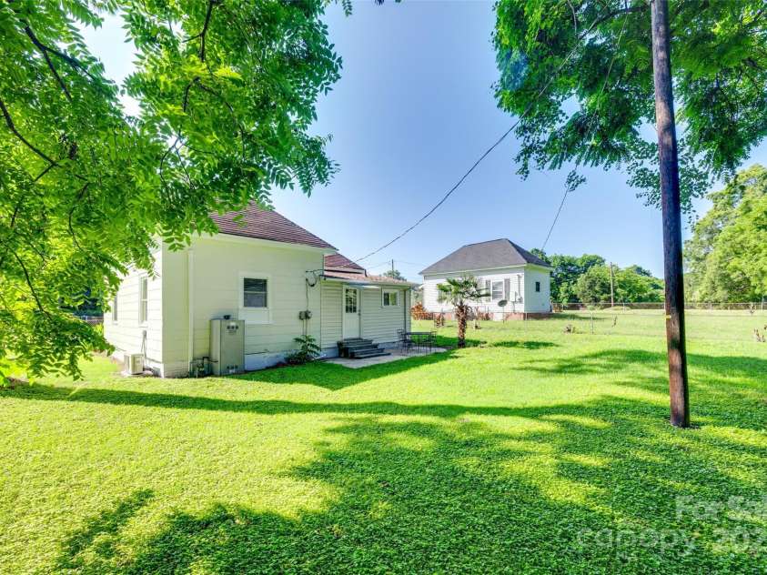 514 Jones Street, Chester, SC 29706.  MLS# CAR4281573, YatesRealty ID 19334. 