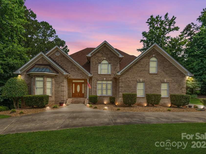 8918 Beach Bluff Court, Sherrills Ford, NC 28673.  MLS# CAR4269894, YatesRealty ID 19335. 