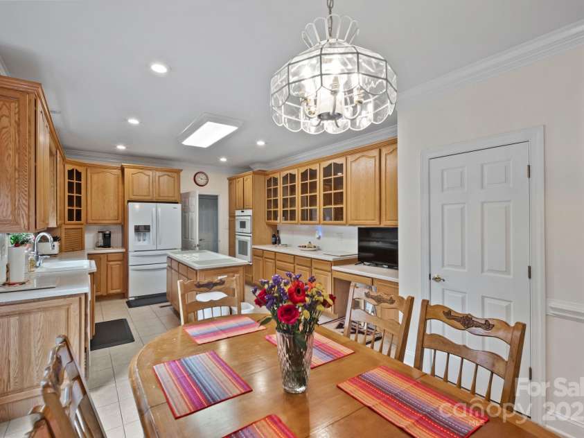 8918 Beach Bluff Court, Sherrills Ford, NC 28673.  MLS# CAR4269894, YatesRealty ID 19335. Main Kitchen