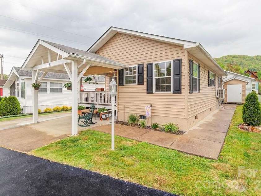 101 Strollers Lane, Waynesville, NC 28785.  MLS# CAR4373889, YatesRealty ID 19338. 