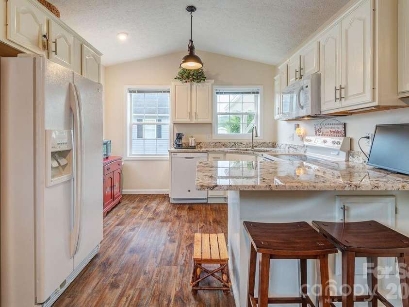 101 Strollers Lane, Waynesville, NC 28785.  MLS# CAR4373889, YatesRealty ID 19338. 