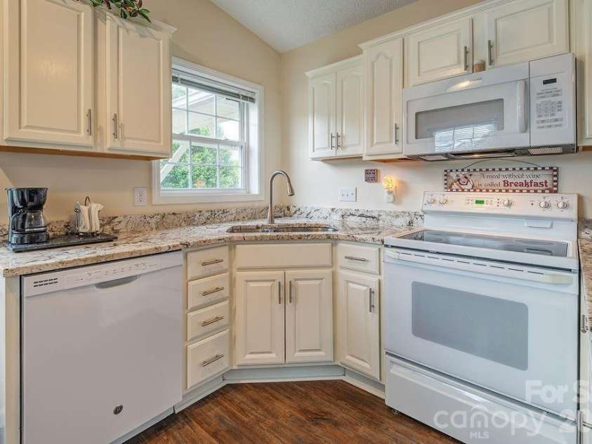 101 Strollers Lane, Waynesville, NC 28785.  MLS# CAR4373889, YatesRealty ID 19338. 