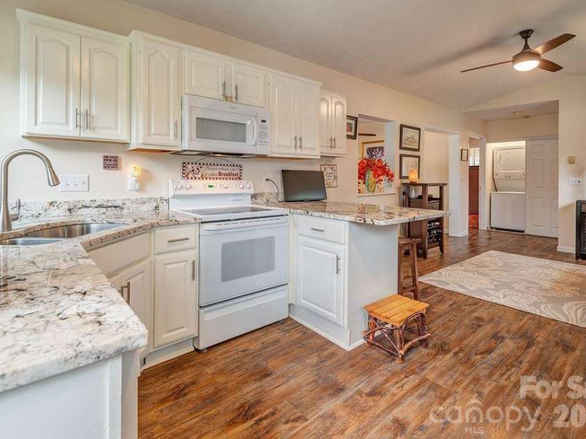 101 Strollers Lane, Waynesville, NC 28785.  MLS# CAR4373889, YatesRealty ID 19338. 