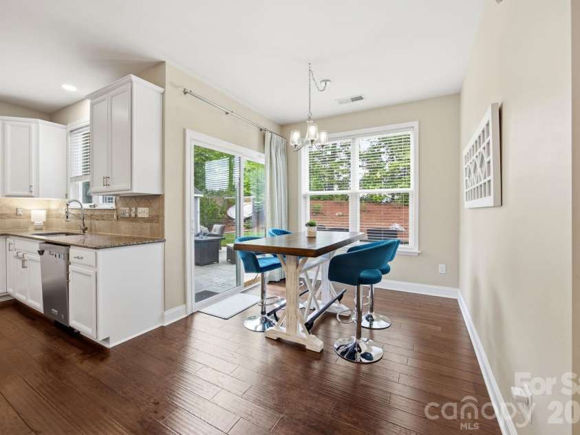 7223 Old Valley Way, Harrisburg, NC 28075.  MLS# CAR4378364, YatesRealty ID 19342. Breakfast Nook