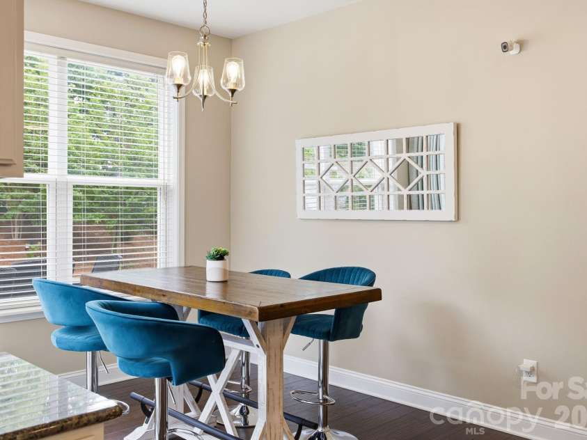 7223 Old Valley Way, Harrisburg, NC 28075.  MLS# CAR4378364, YatesRealty ID 19342. Breakfast Nook