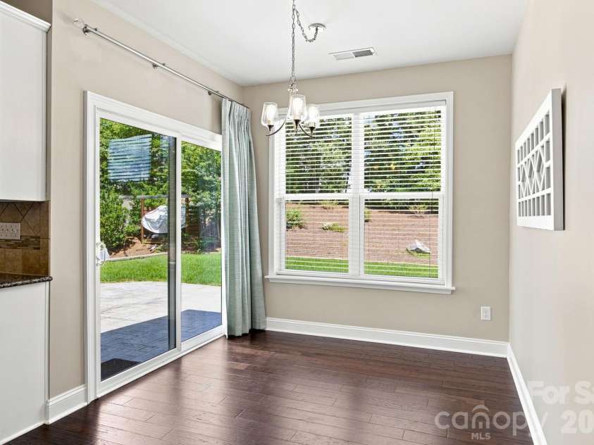7223 Old Valley Way, Harrisburg, NC 28075.  MLS# CAR4378364, YatesRealty ID 19342. Eat in dining room