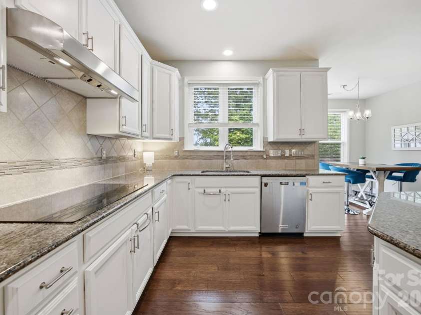 7223 Old Valley Way, Harrisburg, NC 28075.  MLS# CAR4378364, YatesRealty ID 19342. Electric cook top