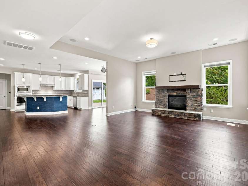 7223 Old Valley Way, Harrisburg, NC 28075.  MLS# CAR4378364, YatesRealty ID 19342. Family room